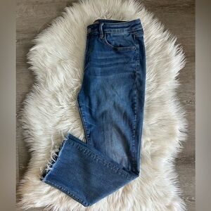 Driftwood Roxy cropped jean. Raw hem. Light blue denim. EUC. Size 30.
